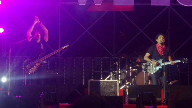 Kelompok Penerbang Roket dan Glenn Fredly di Soundrenaline 2017.