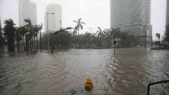 Badai Irma saat menerjang Florida AS