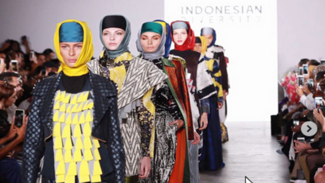 Koleksi Dian Pelangi di NYFW 2018