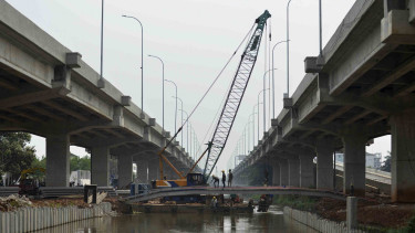 Pembangunan proyek jalan tol Becakayu