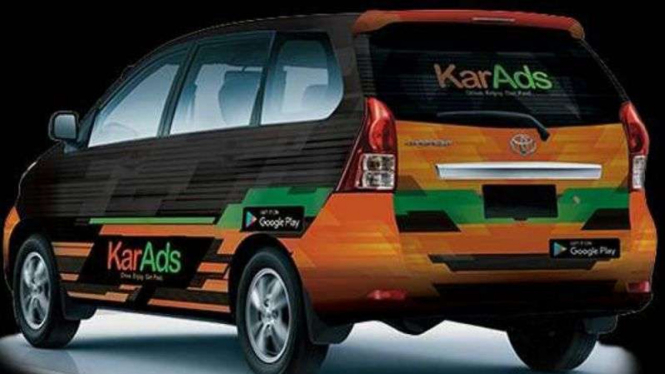 Mobil jadi papan reklame berjalan