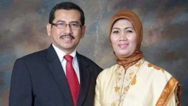 Husni Zarkasih dan Zakiyah Masrur semasa hidup.