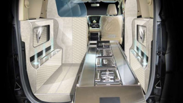 Mobil jenazah mewah dari Alphard.