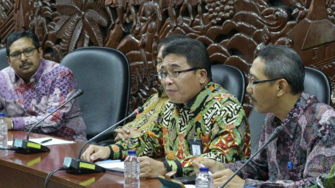 Direktur Utama PT Telkom, Alex Sinaga (tengah) 