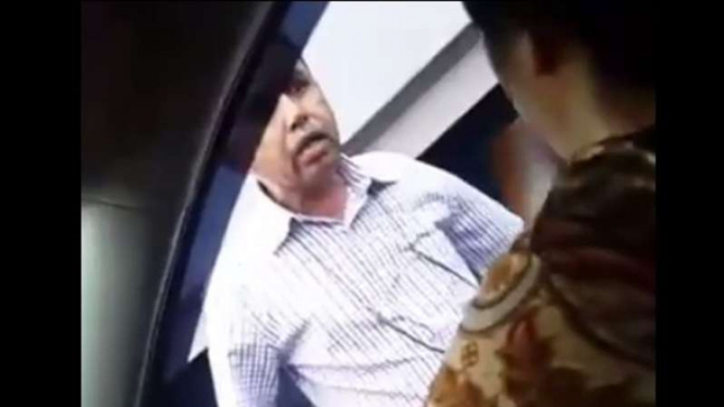 Pria tega tampar ibu-ibu di jalan tol