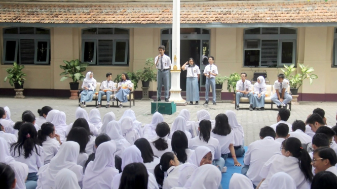 Ilustrasi siswa SMA.