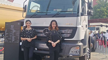 Truk Mercedes-Benz di Indonesia Mining Expo 2017 