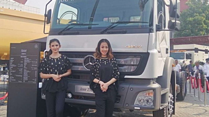 Truk Mercedes-Benz di Indonesia Mining Expo 2017 