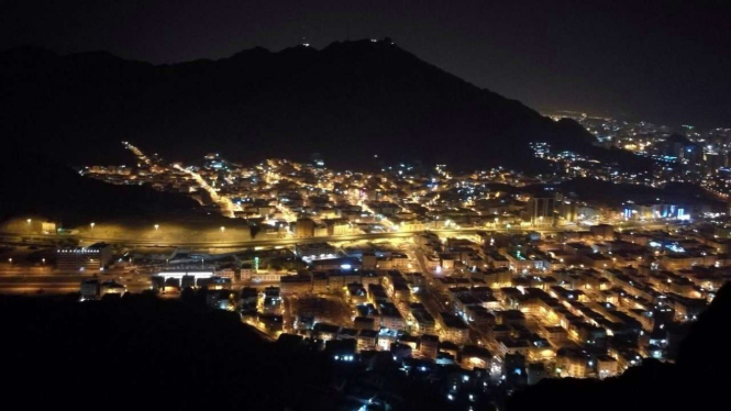 Pemadangan Kota Mekah dari bukit Jabal Nur.