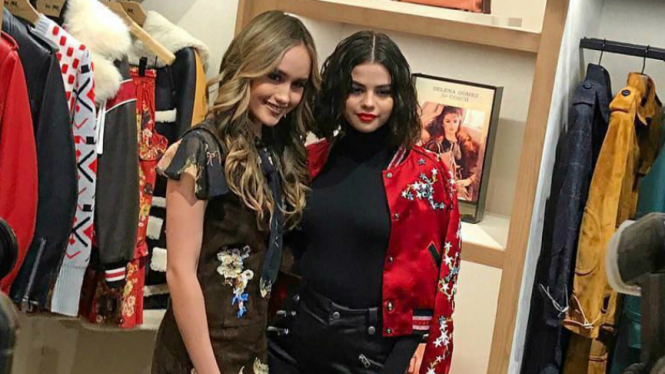 Cinta Laura dan Selena Gomez.