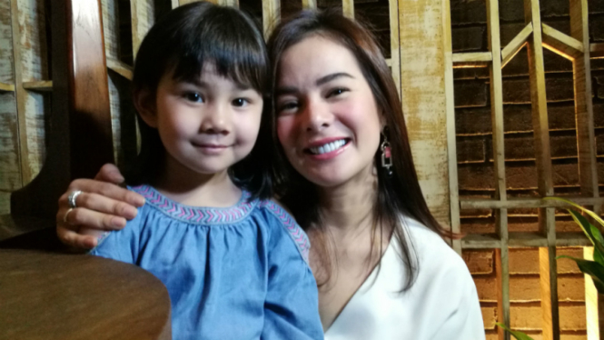 Astrid Tiar dan sang buah hati, Annabel.