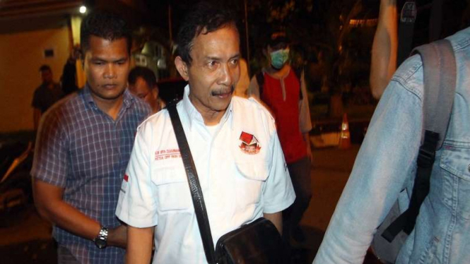 Bupati Batubara OK Arya Zulkarnaen (tengah) terjaring OTT KPK