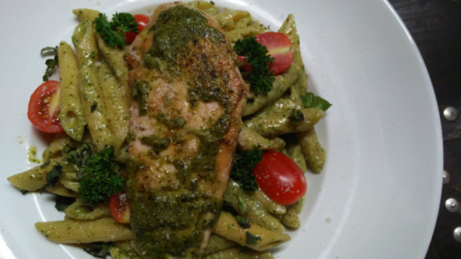 Penne Chicken Pesto Kemangi.