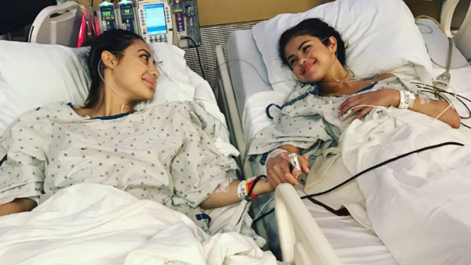 Selena Gomez dan Francia Raisa.
