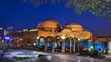 The Blue Mosque atau yang dikenal sebagai Masjid e-Kabud di Iran. 