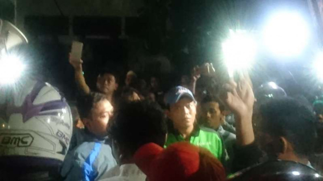 Aksi massa di depan kantor LBH