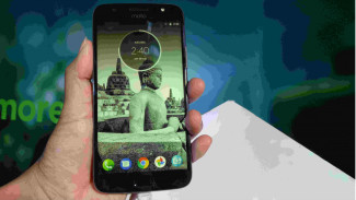 Laris Manis di Online, Moto G5s Plus Disebar Secara Offline