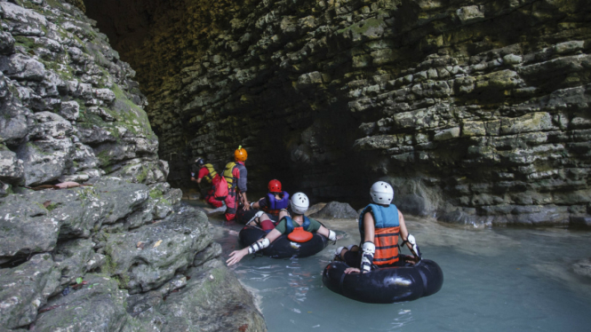 Kalisuci Cave Tubing