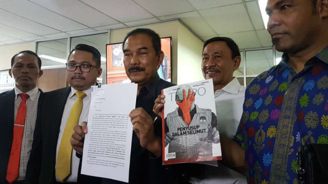 Ikatan Sarjana Polisi dan Perpolisian Indonesia (ISSPI) saat melaporkan pemberitaan majalah Tempo ke Dewan Pers, Rabu (20/9/2017)