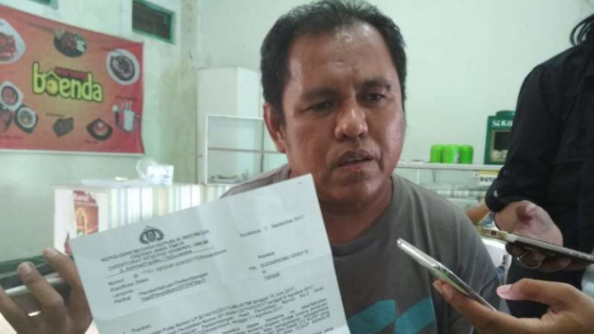 Kuasa pelapor menunjukkan SP2HP polisi atas kasus terlapor Yusuf Mansur.