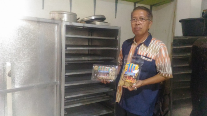 Burlian Topo pembuat pempek dari tulang ikan
