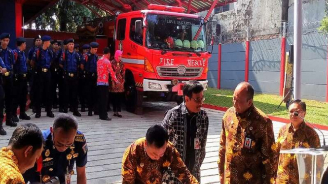 Hibah mobil pemadam kebakaran untuk BIN