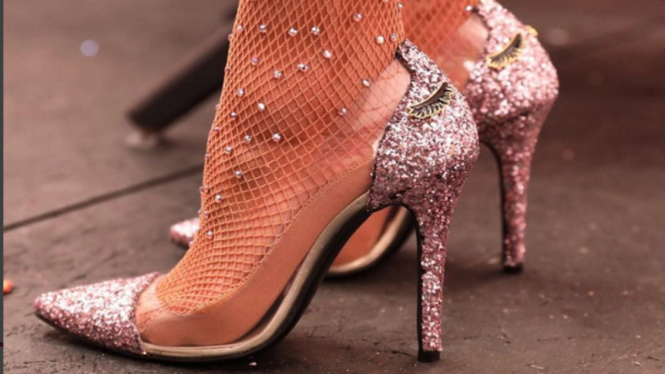Sepatu wanita buatan Too Faced