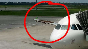 Sayap kanan pesawat Citilink diserang ribuan lebah madu di Bandara Kualanamu, Deli Serdang, Sumatera Utara, pada Jumat, 22 September 2017.