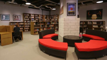 Suasana perpustakaan Freedom Institute