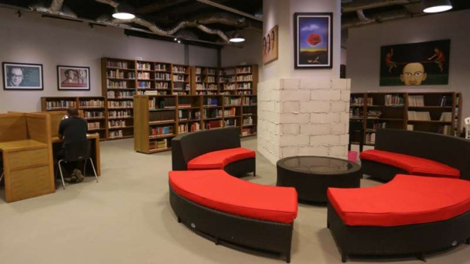 Suasana perpustakaan Freedom Institute