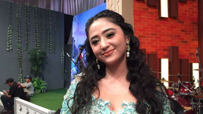 Dewi Perssik