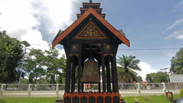 Lonceng Cakra Donya, lonceng hadiah dari kaisar Tiongkok yang dibawa langsung oleh Laksamana Ceng Ho untuk Kerajaan Samudera Pasai, disimpan di Museum Aceh, Banda Aceh.