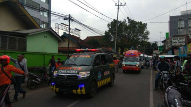 Ilustrasi mobil ambulan mengantar jenazah
