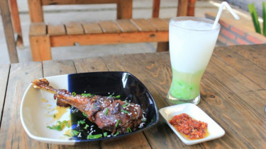 Menu kalkun di Warung Cakun