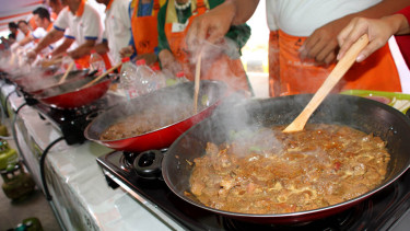 Ilustrasi Memasak Semur Daging.