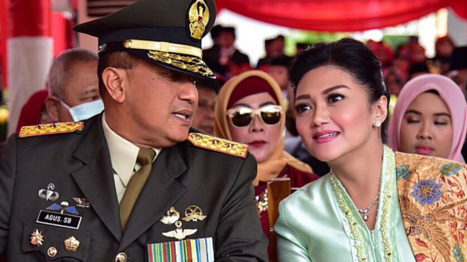 Mayjen Agus Surya Bakti dan Bella Saphira