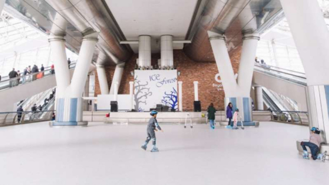 Ice rink di Bandara Incheon, Korea Selatan