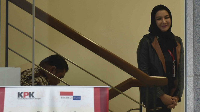 Bupati Kutai Kartanegara Rita Widyasari penuhi panggilan KPK.
