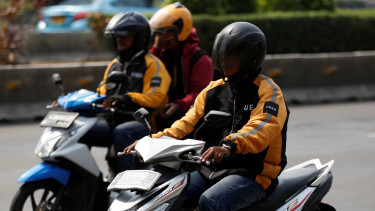 sorot ojek online - transportasi online - ojek uber