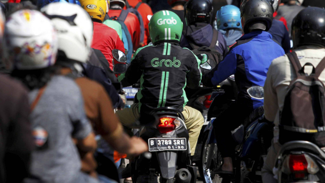 sorot ojek online - transportasi online - ojek grab