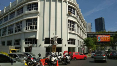 Suasana gedung tua yang kini dijadikan Mal Pelayanan Publik di Surabaya.