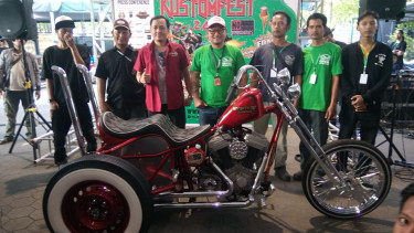 Motor custom roda tiga yang dijadikan hadiah di Kustomfest 2017.