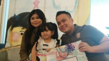 Moonella dan orangtuanya