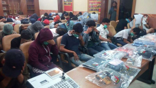 Puluhan pria gay yang diciduk polisi dari tempat sauna di Gambir, Jakarta Pusat.