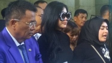 Syahrini di kantor Bareskrim Polri.