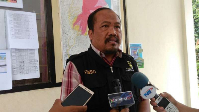 Kepala PVMBG, Kasbani di Pos Pengamatan Gunungapi Agung di Bali.
