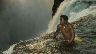 Wisata Ekstrem Berenang di Tepi Jurang, Bikin Merinding