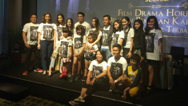 Para pemain dan kru film Mereka yang Tak Terlihat.