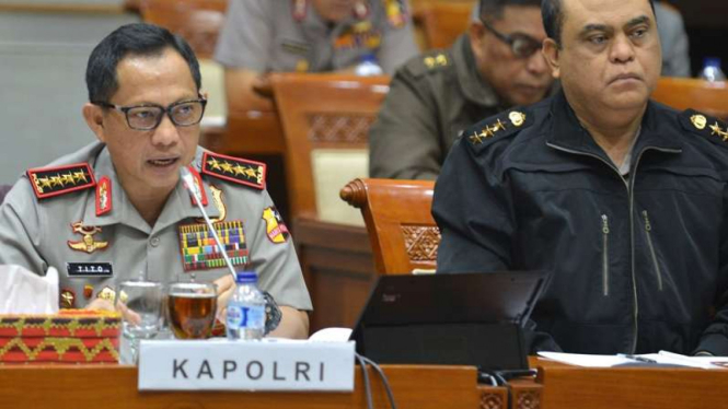 Kepala Kepolisian Jenderal Polisi Tito Karnavian (kiri).