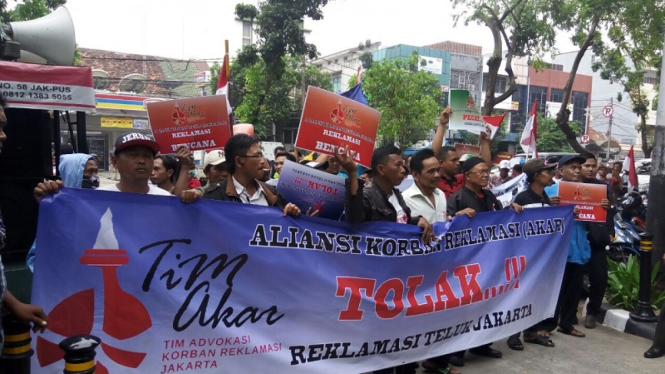 Ratusan nelayan bersama Tim Advokasi Korban Reklamasi gugat reklamasi